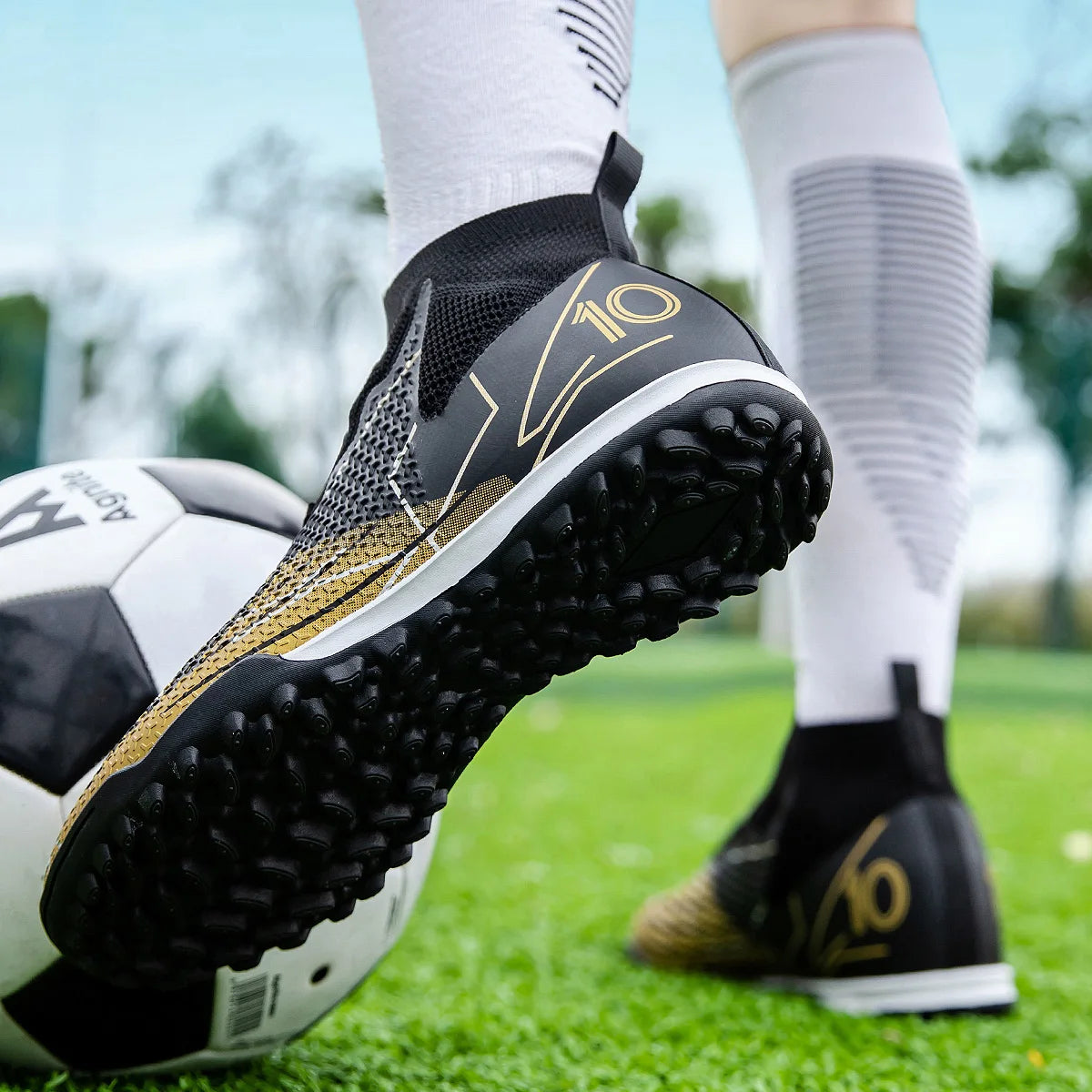 “Dominate the Pitch with New Short Spike Football Boots – Pro-Level Grip for Men & Women”